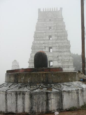 Keesaragutta Temple dedicated to Lord Siva and his consorts Bhavani and Sivadurga.  It is also called Ramalingeswara as lord Sri Rama had installed the lingam.